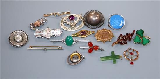 A small quantity of jewellery to include a Victorian 9ct gold Mizpah brooch, silver and other items.